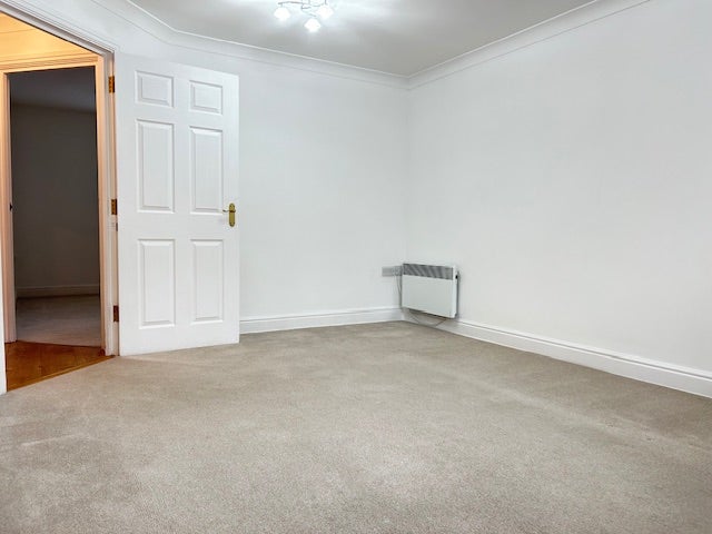 Flat Covesfield in Gravesham
