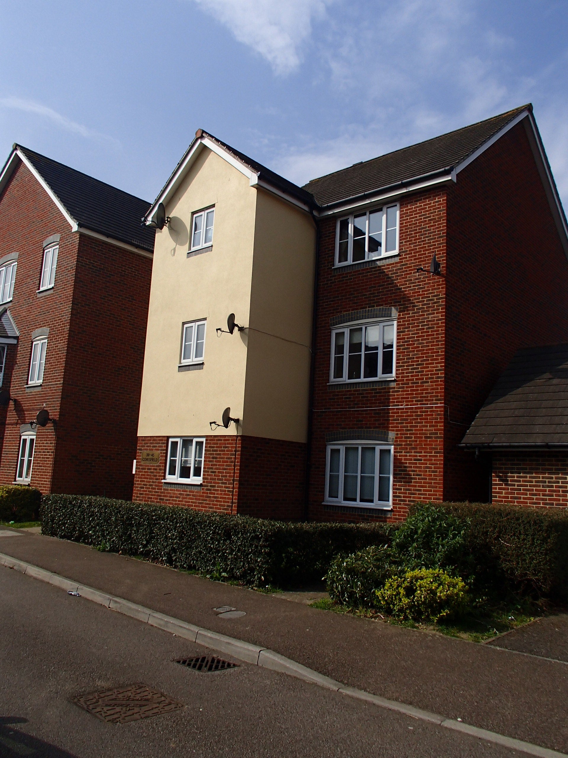 Flat Covesfield in Gravesham