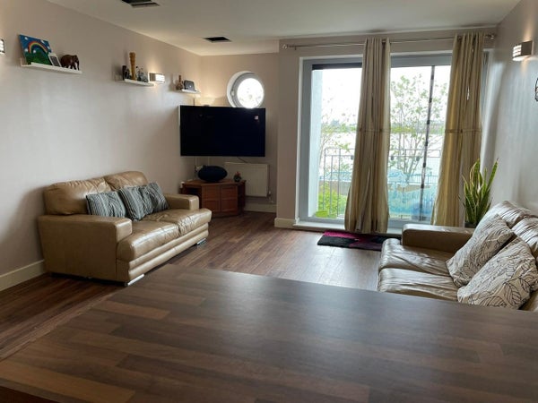Flat Merbury Close in London