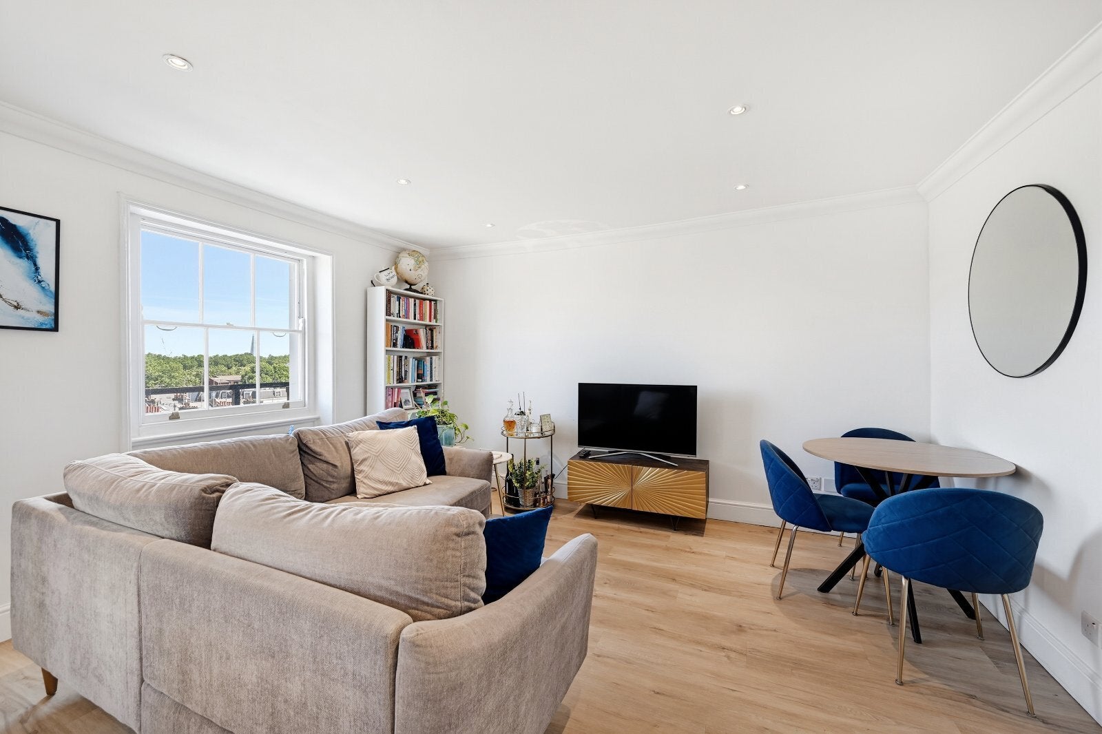 Flat Denbigh Mews in City of Westminster