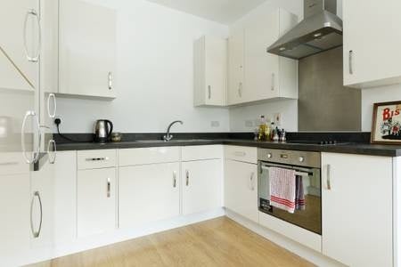 Flat Knapp Road in Greater London