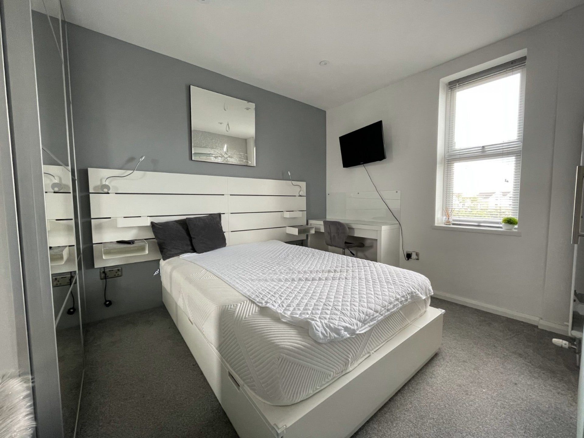 Room Gloucester Road in Bristol