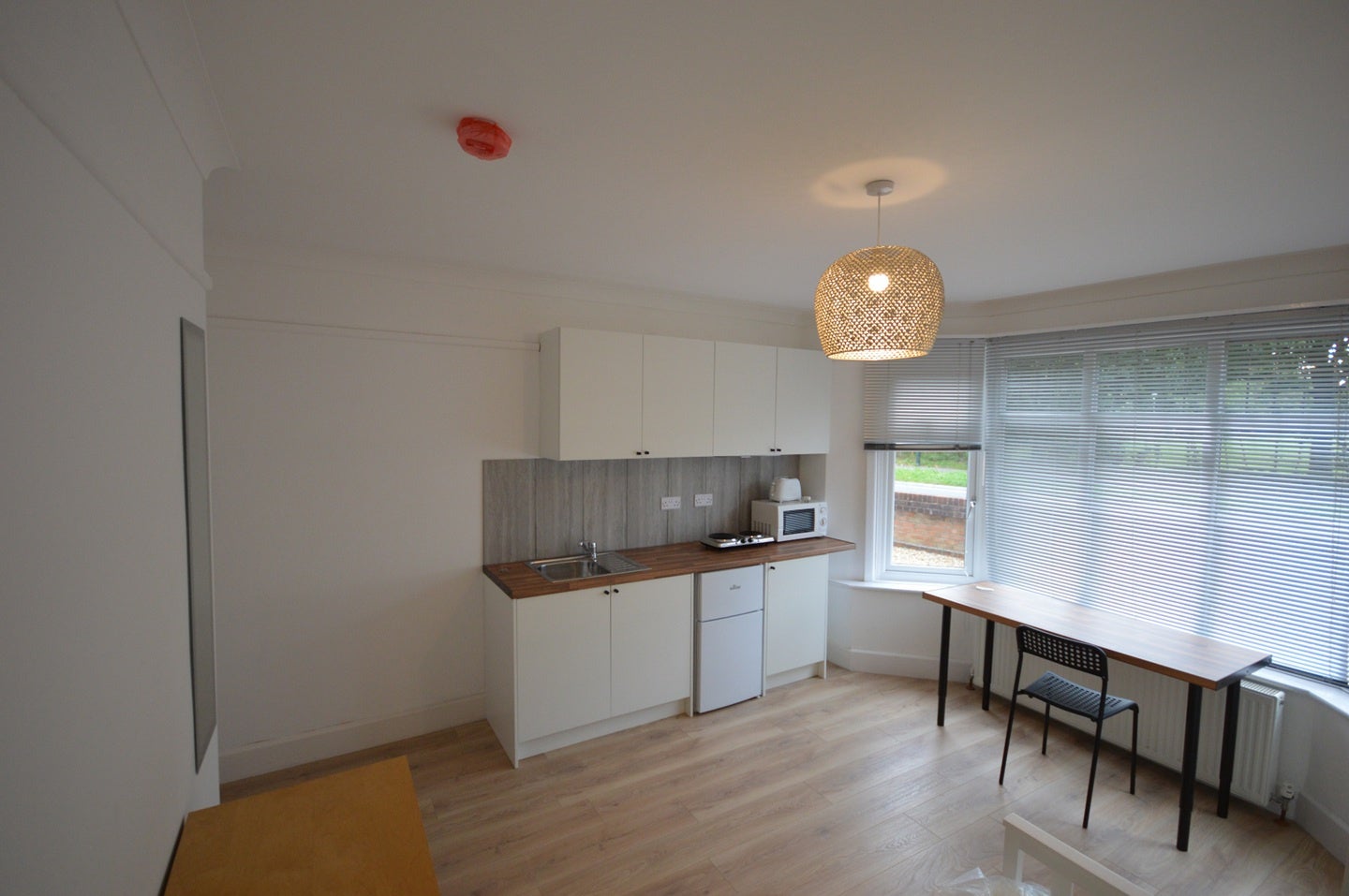 Room Wallisdown Road in Poole