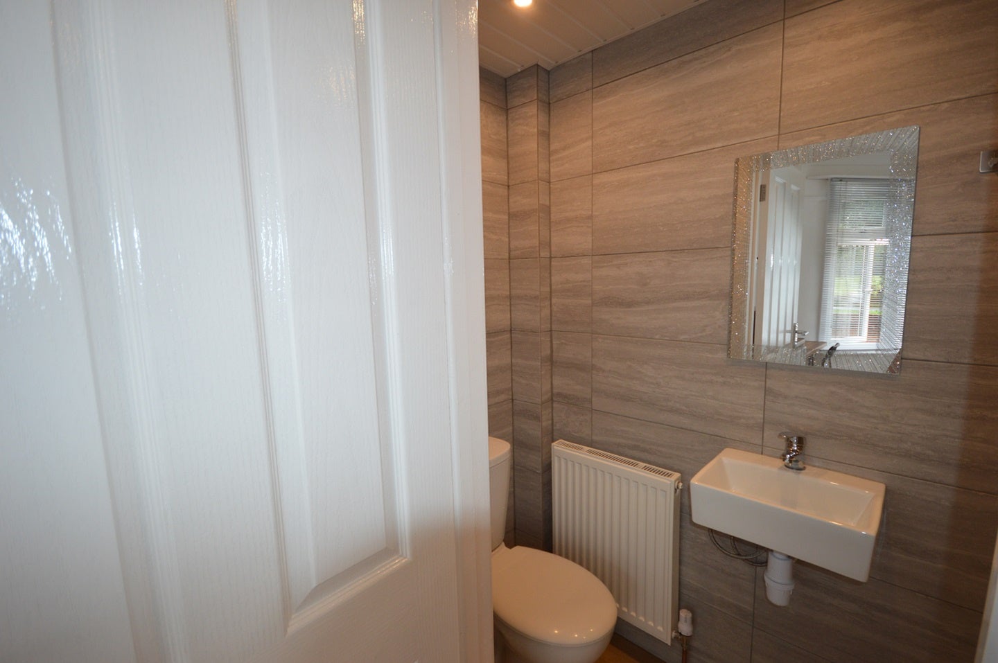 Room Wallisdown Road in Poole