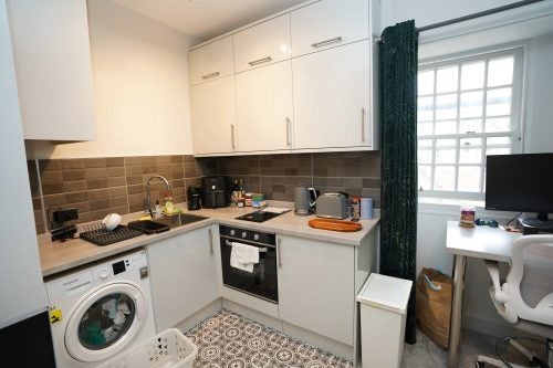 Flat Well Court in City of Edinburgh