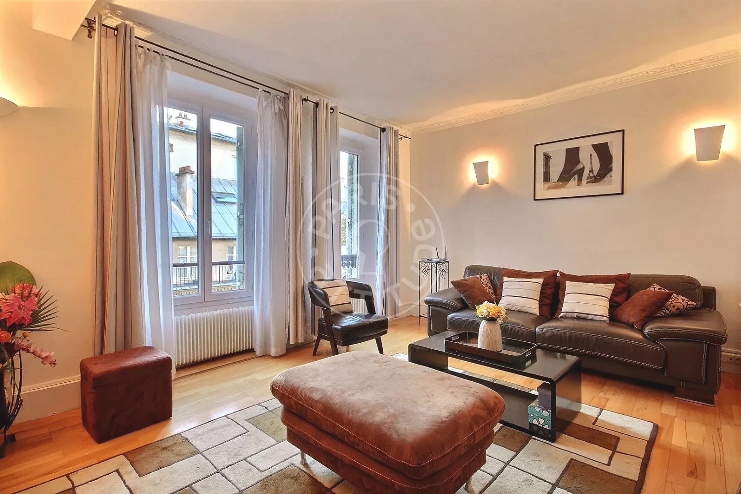 Flat Rue du Faubourg Saint-Honoré in Paris
