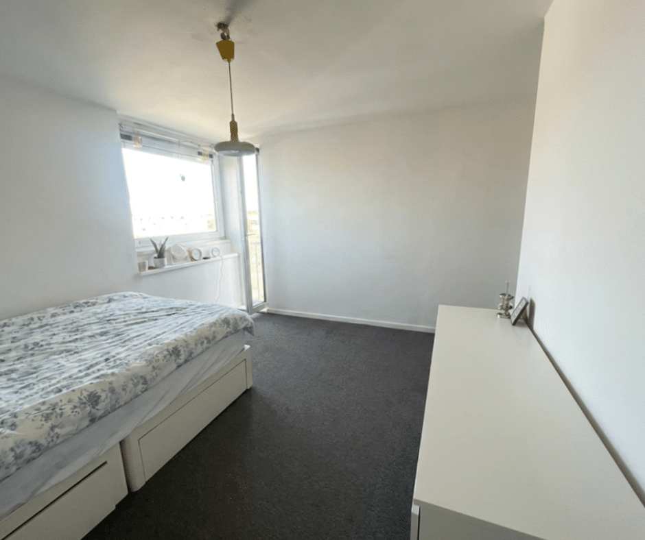 Room Milburn Lane in Greater London