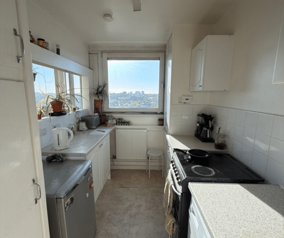 Room Milburn Lane in Greater London