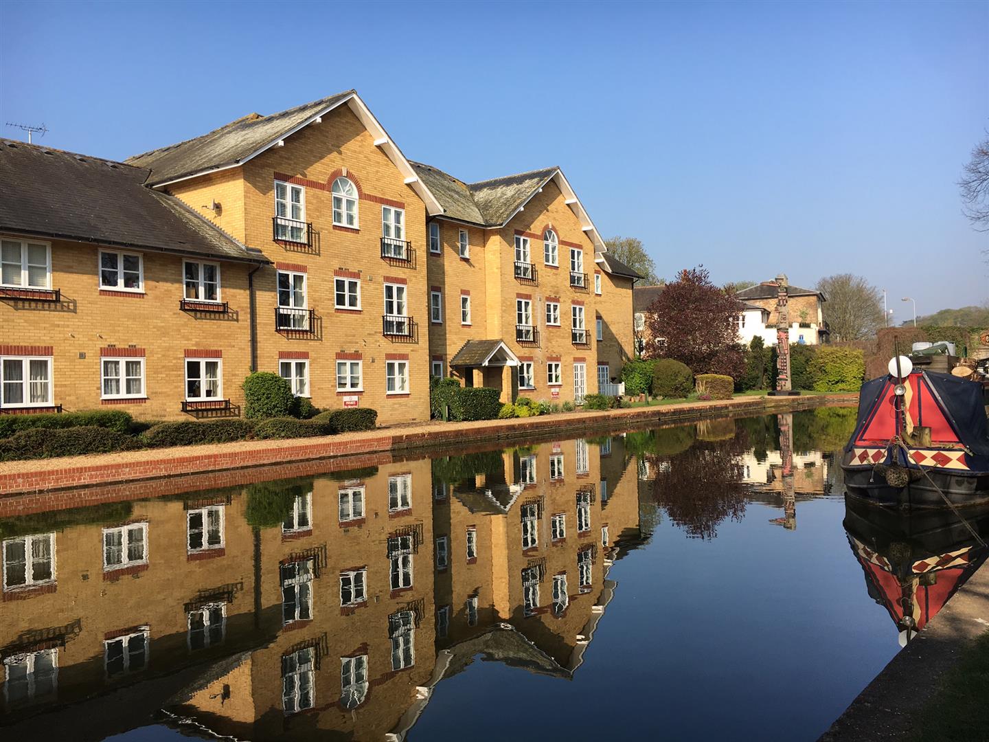 Flat Doltons Wharf in Berkhamsted
