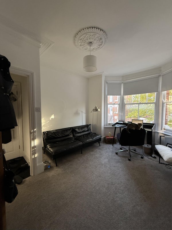 Room Curwen Road in Greater London