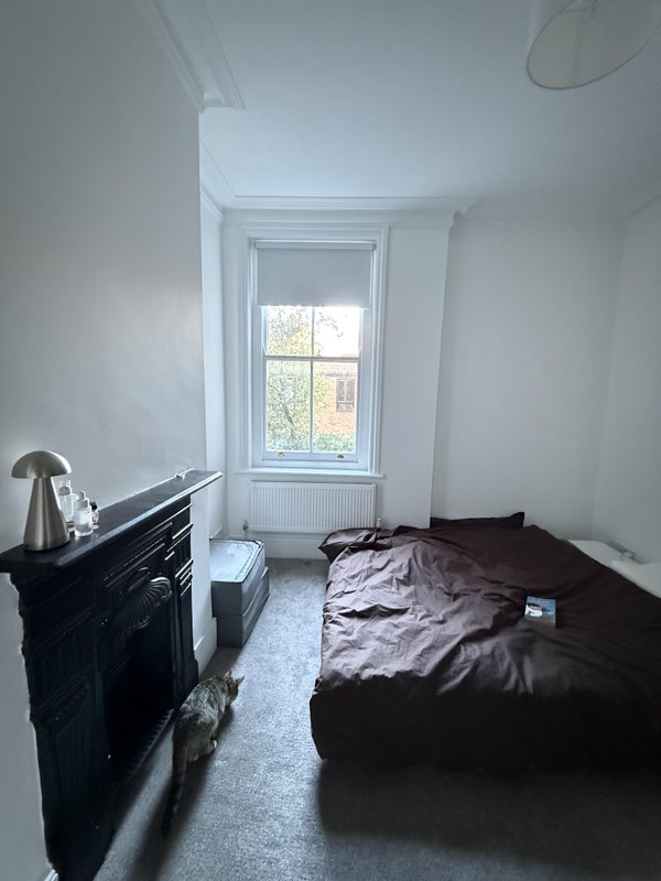 Room Curwen Road in Greater London