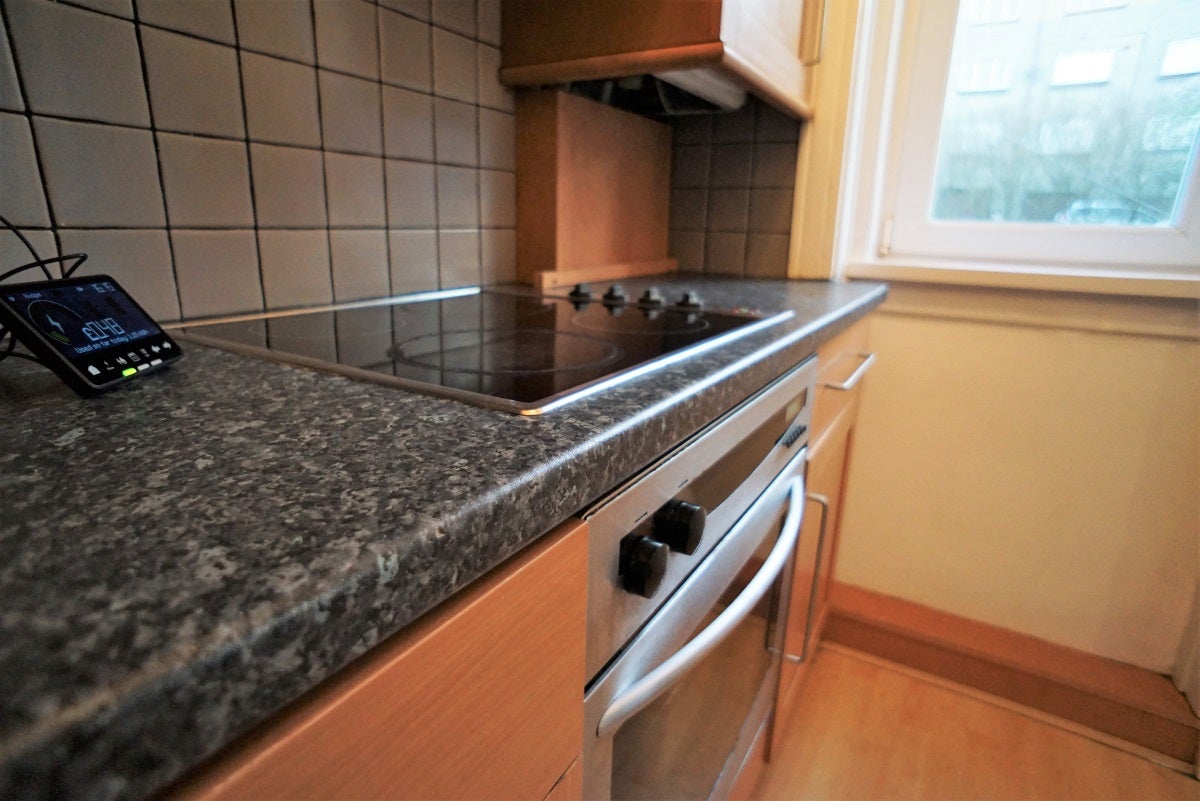 Flat Dorchester Avenue in Glasgow