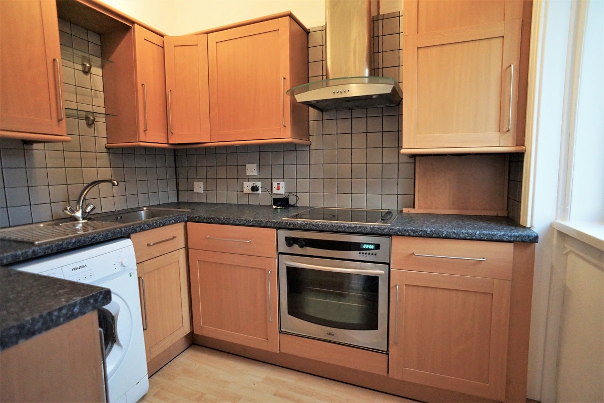 Flat Dorchester Avenue in Glasgow