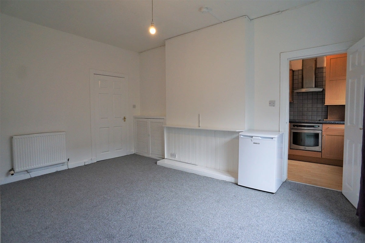 Flat Dorchester Avenue in Glasgow