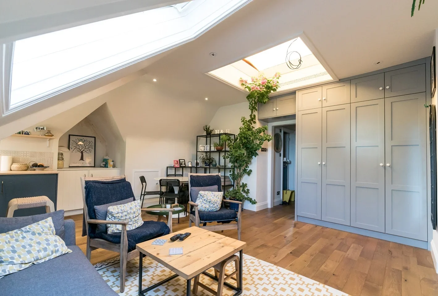 Flat Woodville Gardens in Greater London