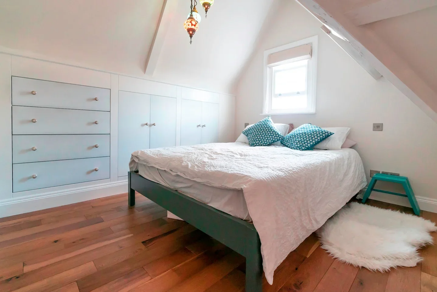 Flat Woodville Gardens in Greater London