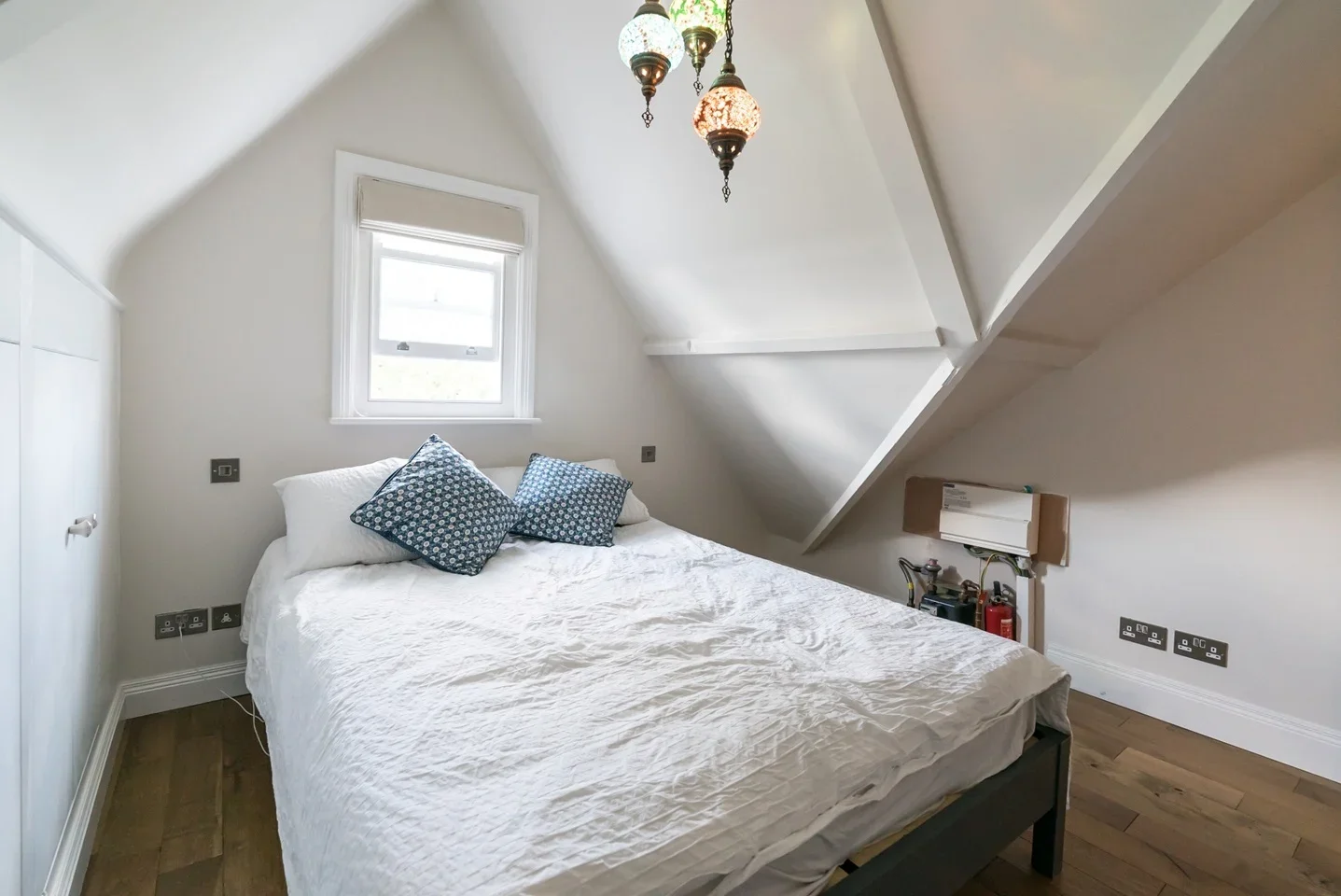 Flat Woodville Gardens in Greater London