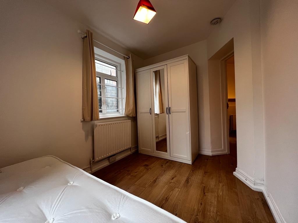Flat Aspenlea Road in Greater London