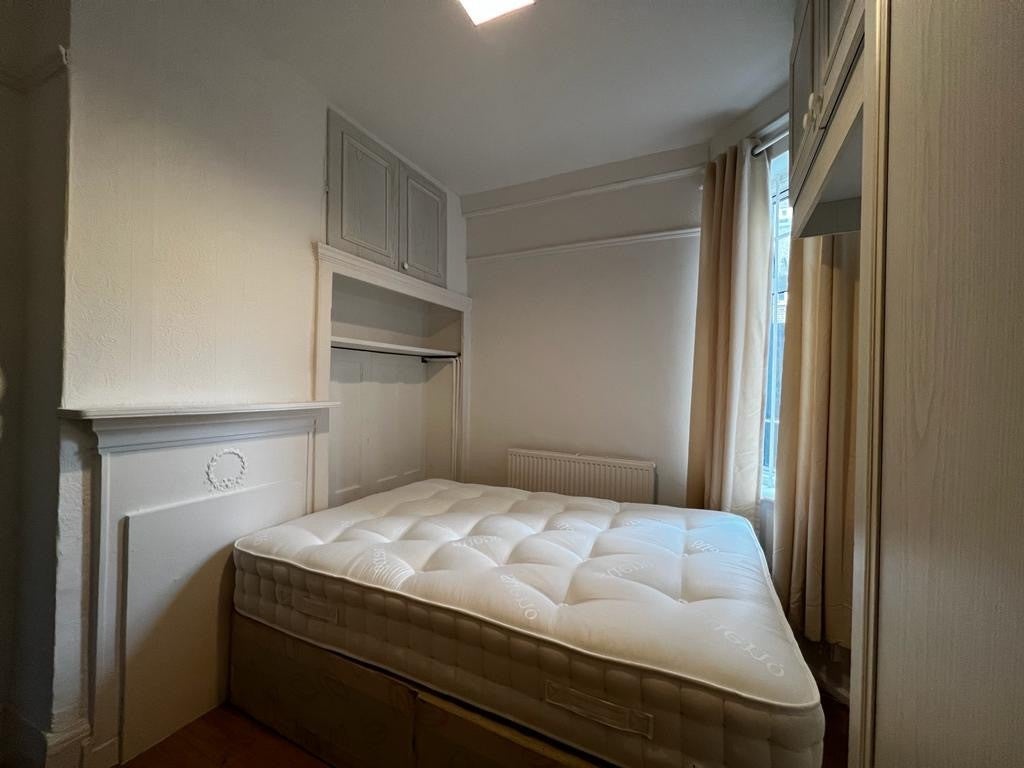 Flat Aspenlea Road in Greater London