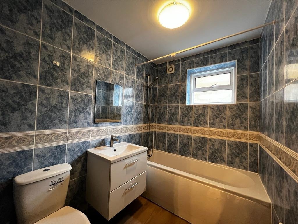 Flat Aspenlea Road in Greater London