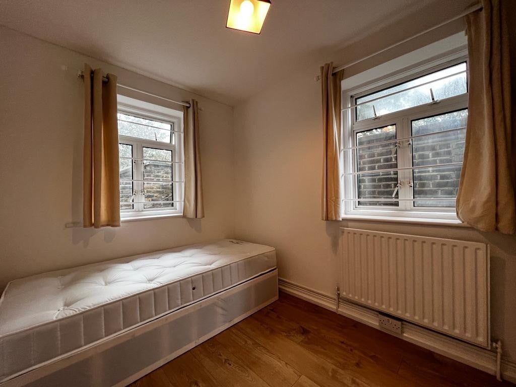 Flat Aspenlea Road in Greater London