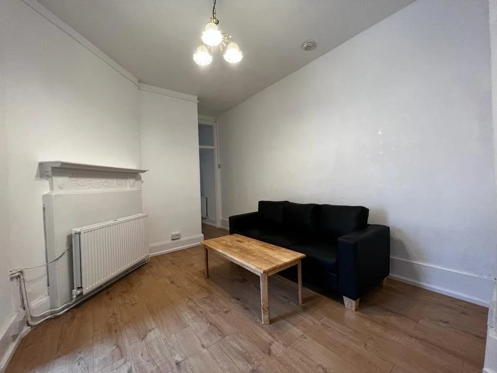 Flat Aspenlea Road in Greater London