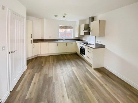 House Arthur Maybury Close in Ashford