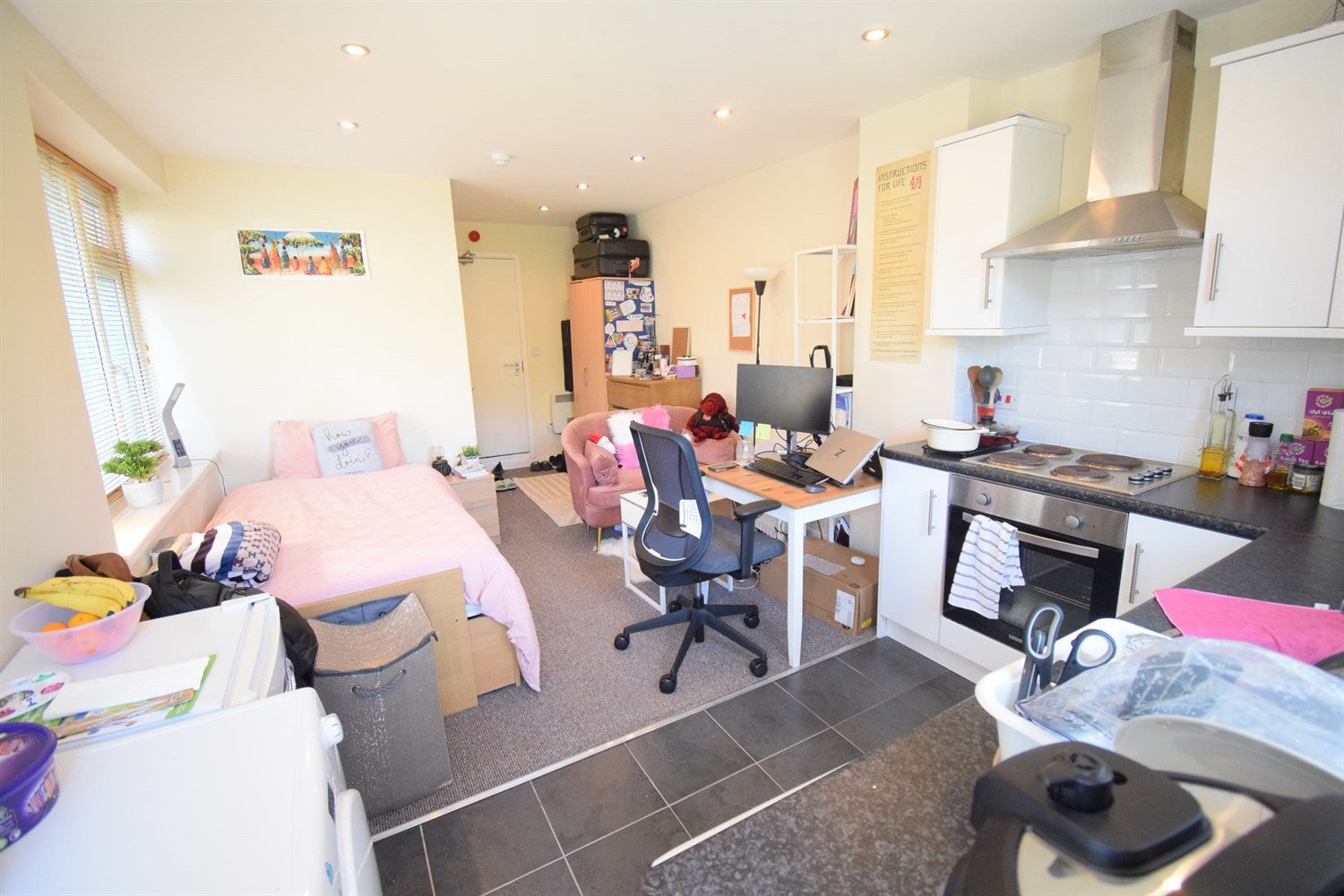 Flat Piercefield Place in Cardiff