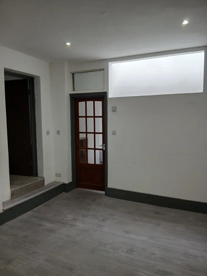 Flat Whitworth Road in Greater London