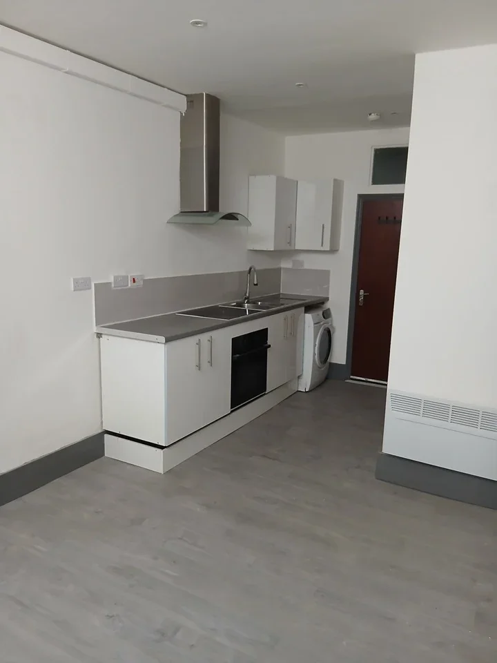 Flat Whitworth Road in Greater London