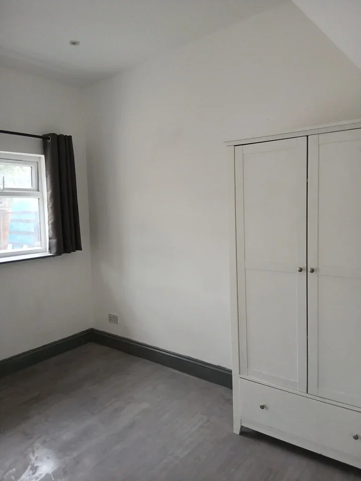 Flat Whitworth Road in Greater London