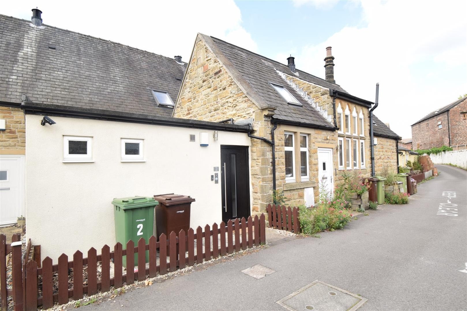 House Flanshaw Lane in Wakefield