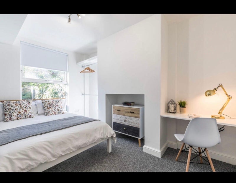 Room Brookfield Place in Leeds