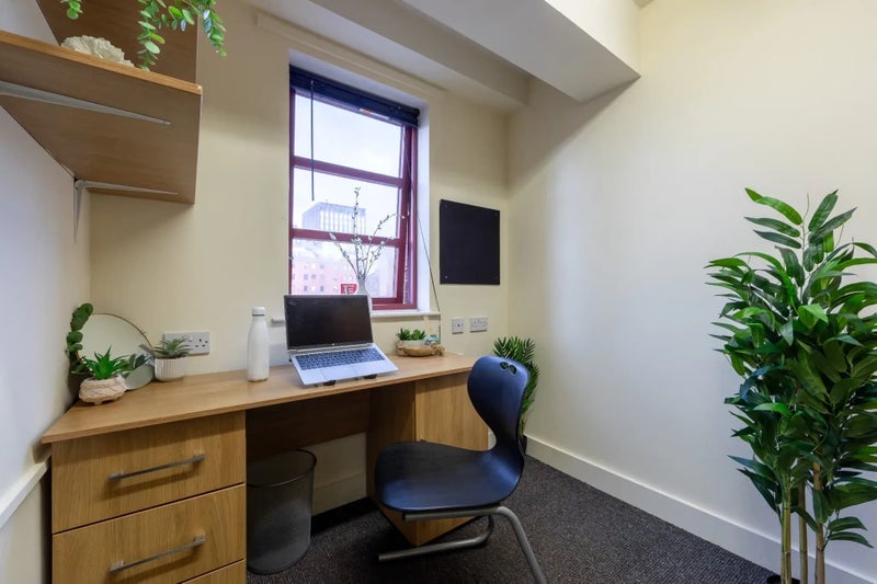Room Lower Chatham Street in Manchester