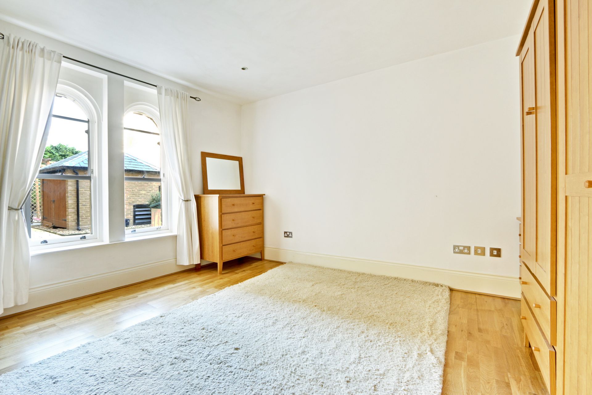 Flat Friern Barnet Road in Greater London