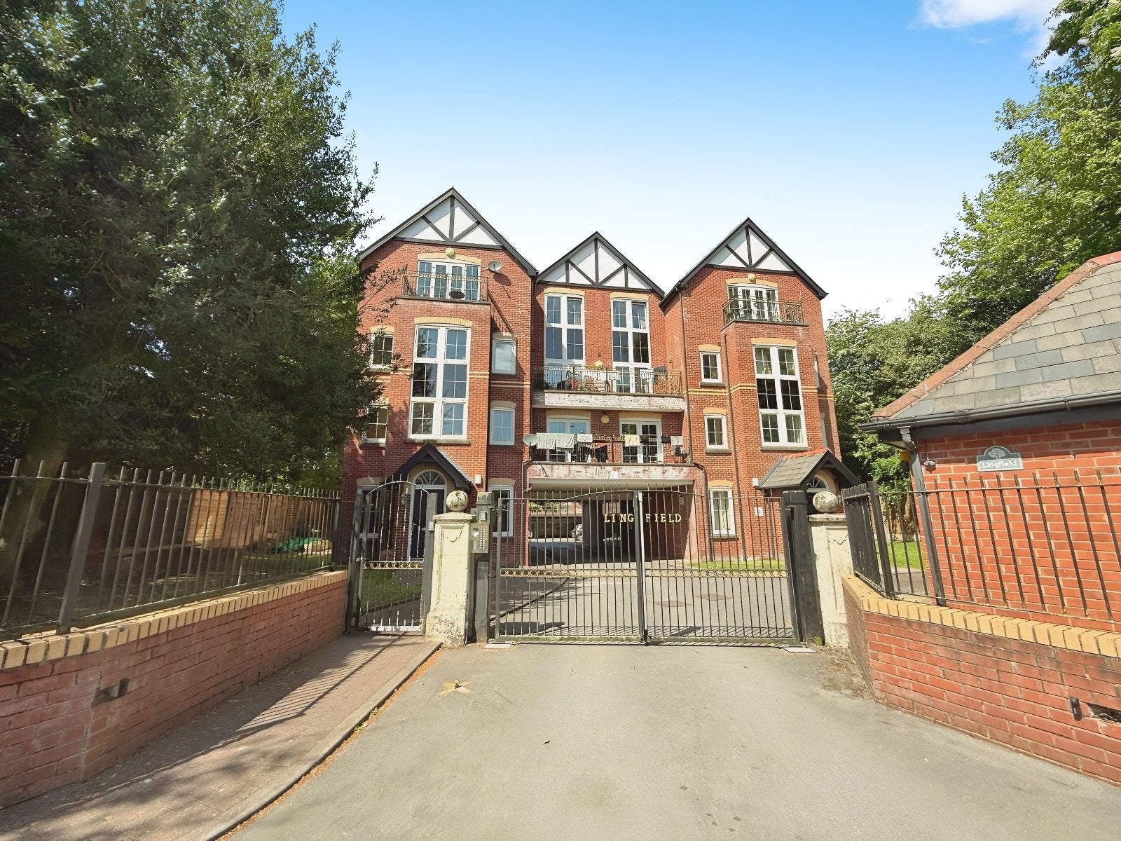 Flat Whalley Road in Manchester