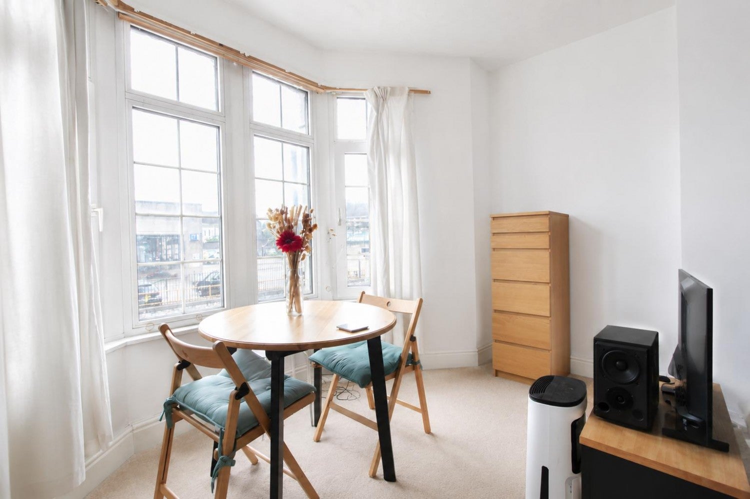 Flat Bloomfield Road in Bristol
