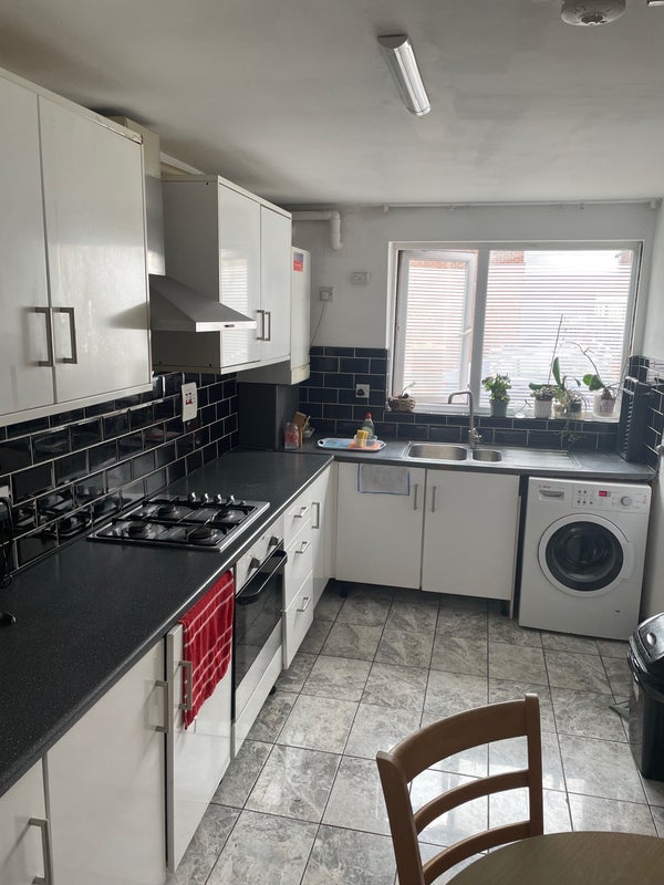 Room Kennard Road in Greater London