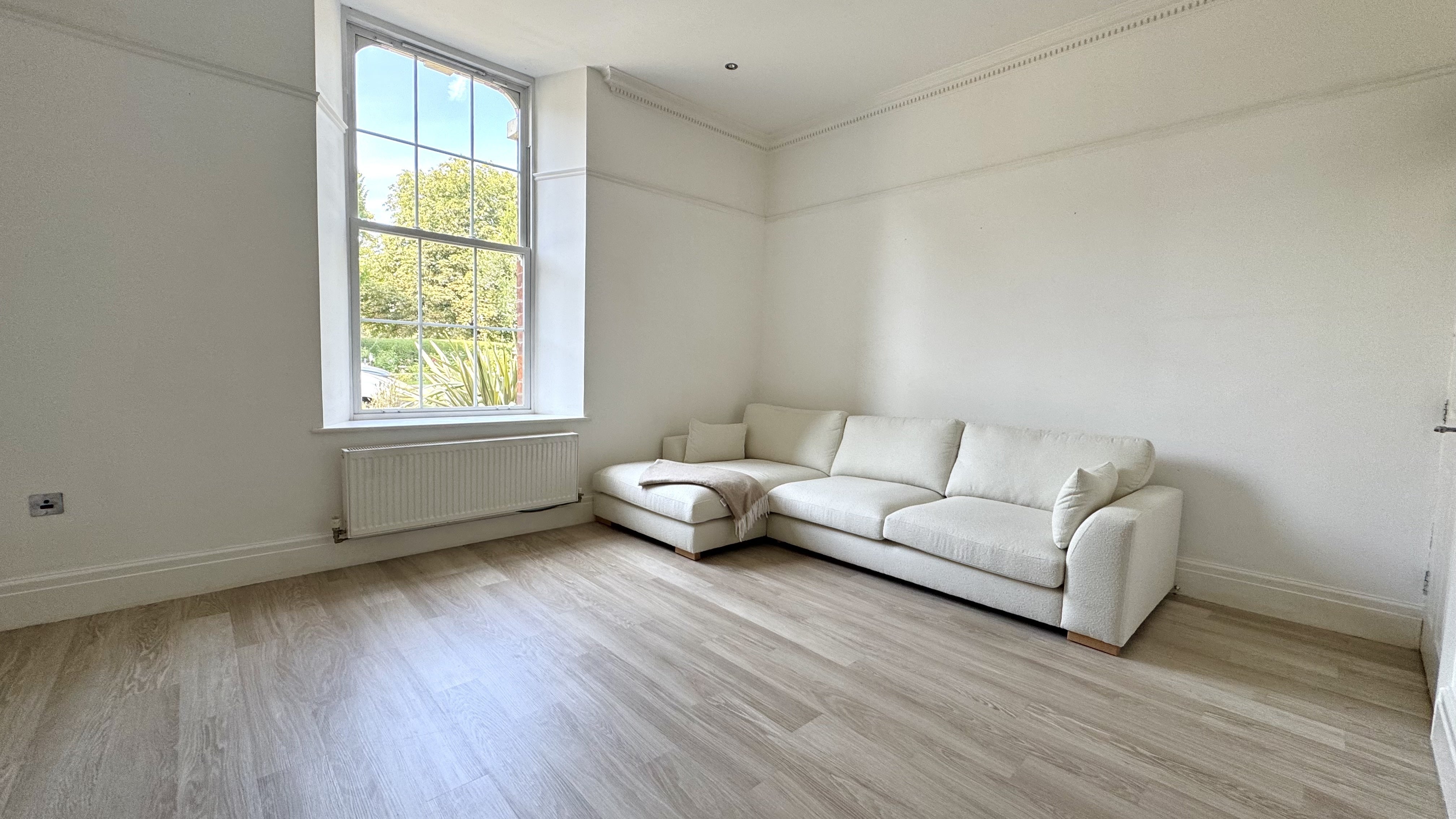 Flat Nightingale Walk in Lichfield