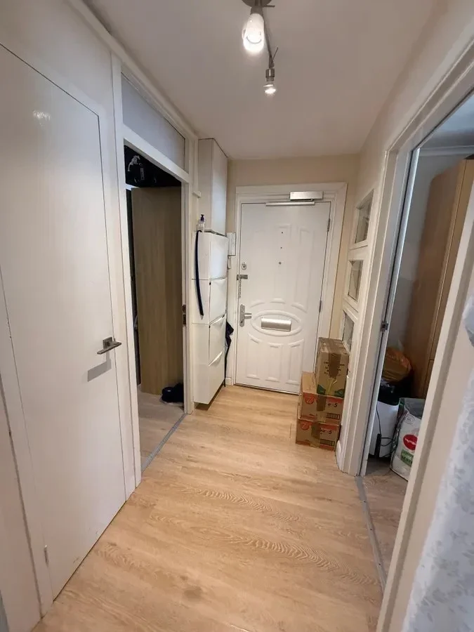 Flat Bollo Lane in Greater London