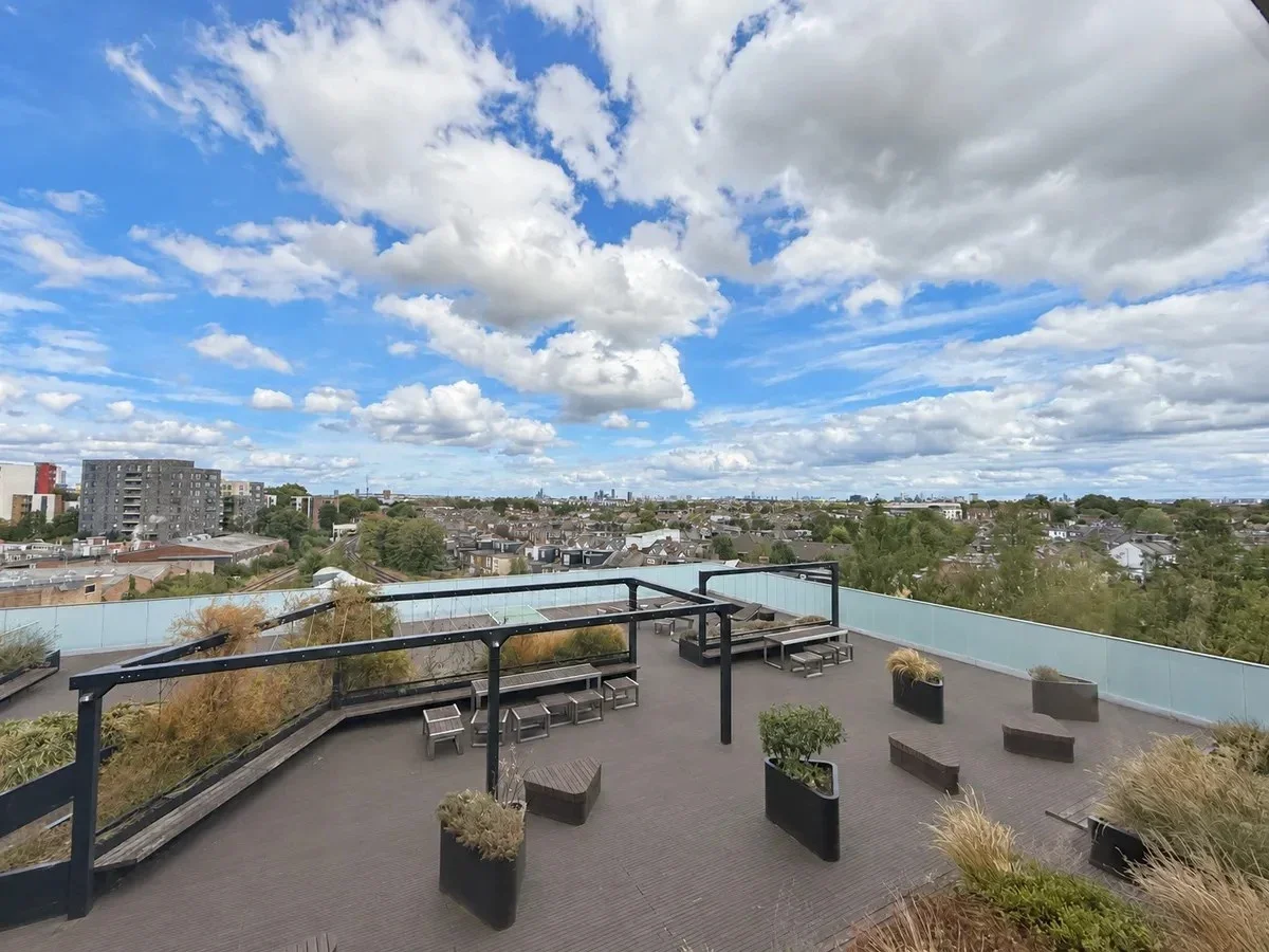 Flat Bollo Lane in Greater London