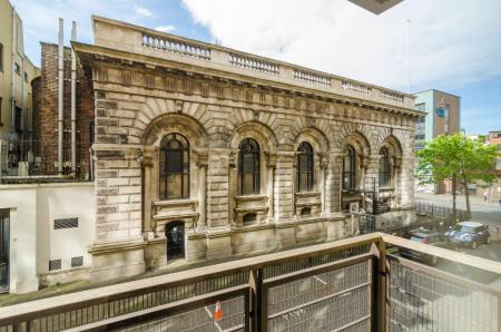 Flat Custom House Square in Belfast