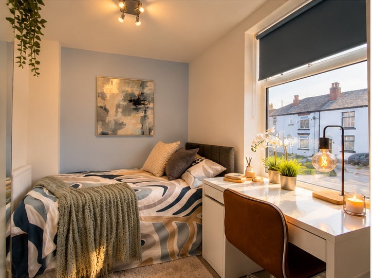 Room Sedgley Park Road in Manchester