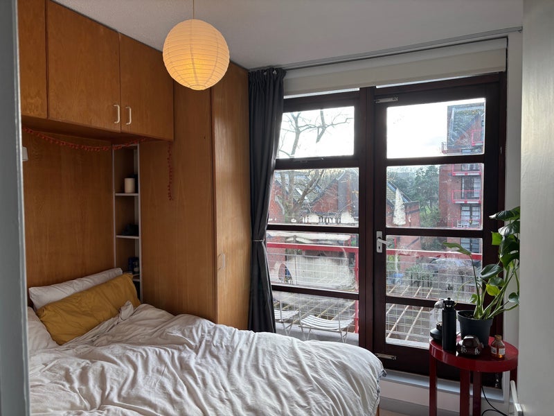Flat Elephant Lane in Greater London