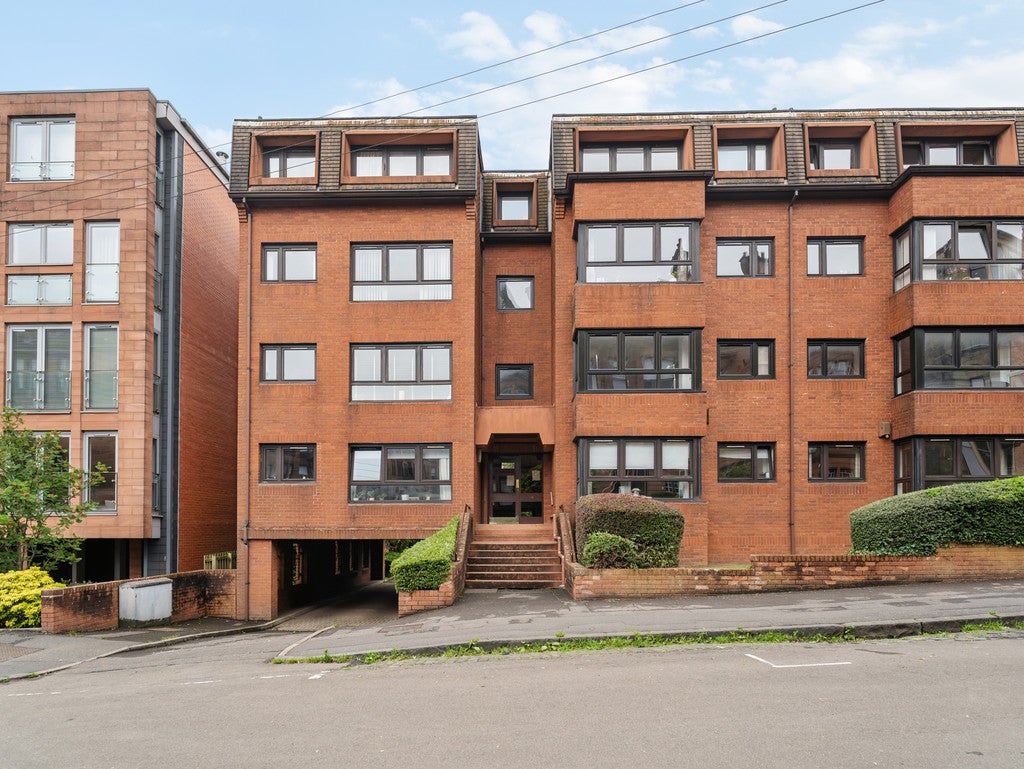 Flat Novar Drive in Glasgow