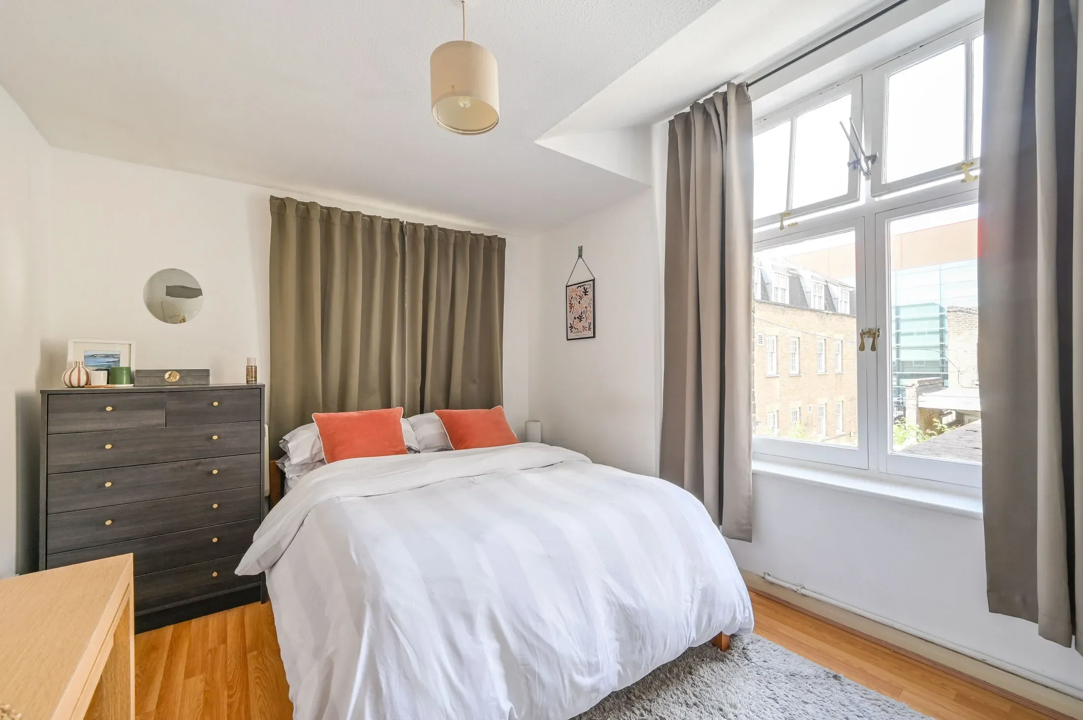 Flat Whitechapel Road in Greater London