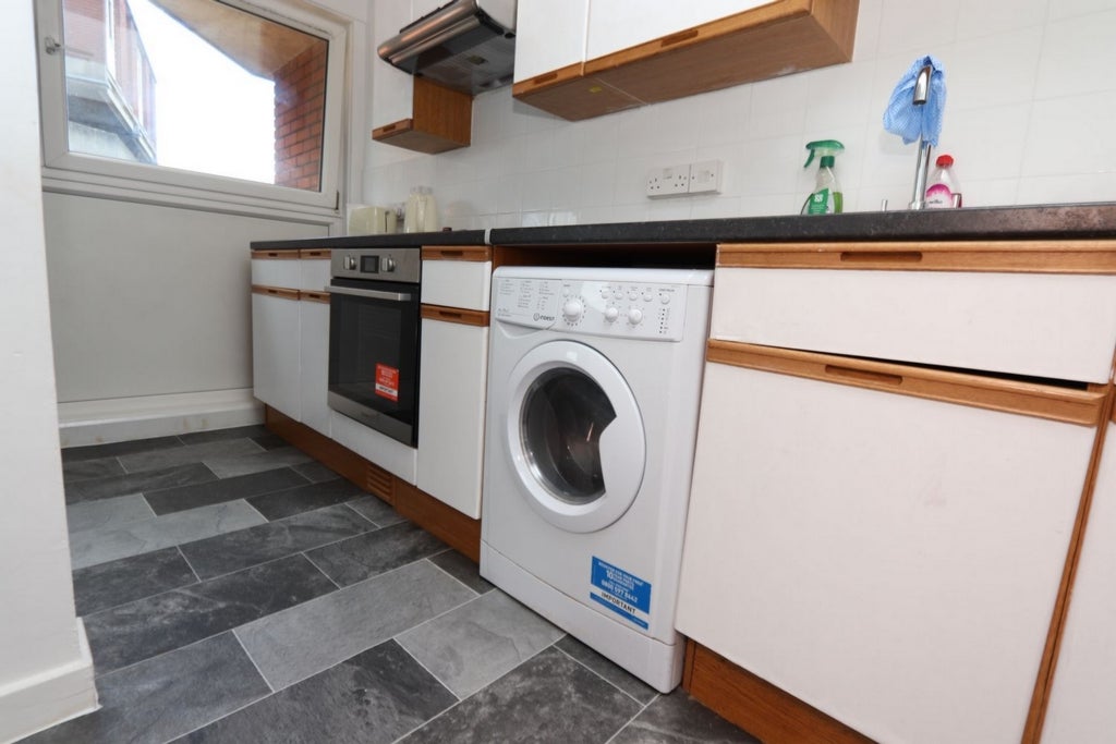 Room Globe Road in Greater London