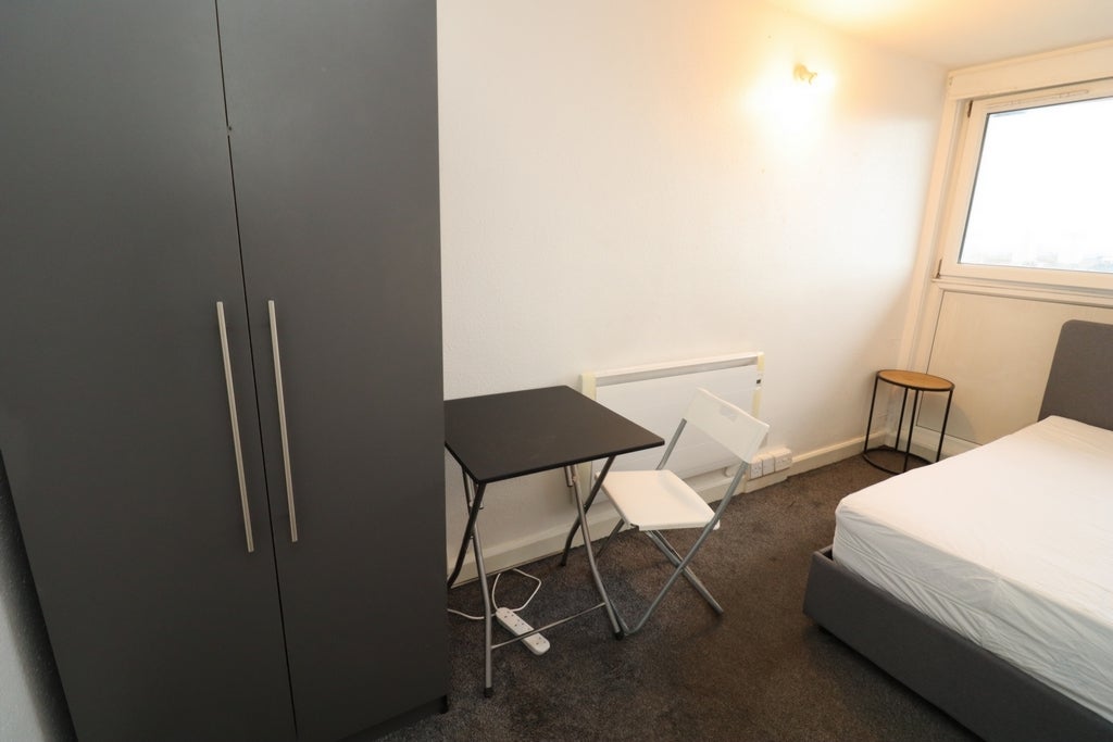 Room Globe Road in Greater London