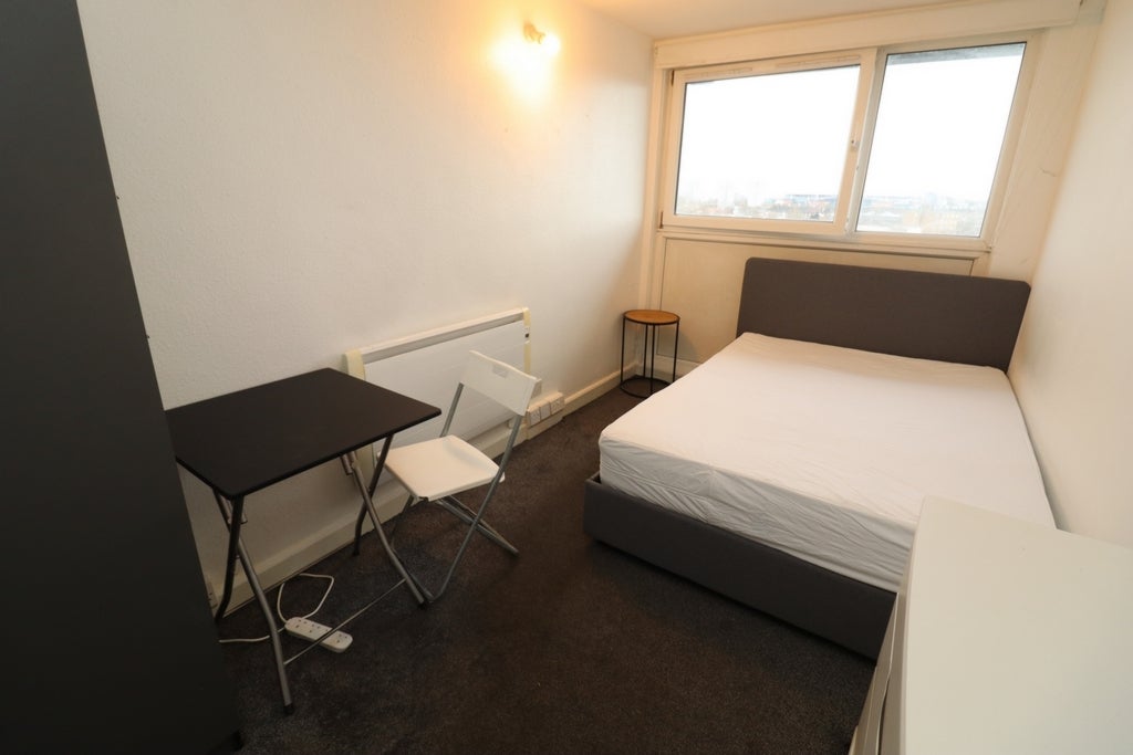 Room Globe Road in Greater London