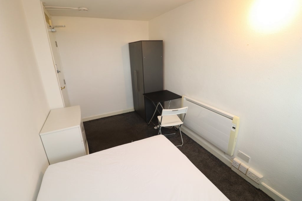 Room Globe Road in Greater London